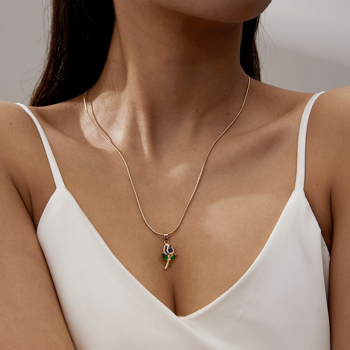 Gold chain with tulip pendant